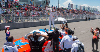 Irwin Vences conquista la Chedraui 120 en Querétaro tras una emocionante carrera V8Peak01975
